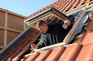 Pose de fenêtres de toit Velux à Chambezon